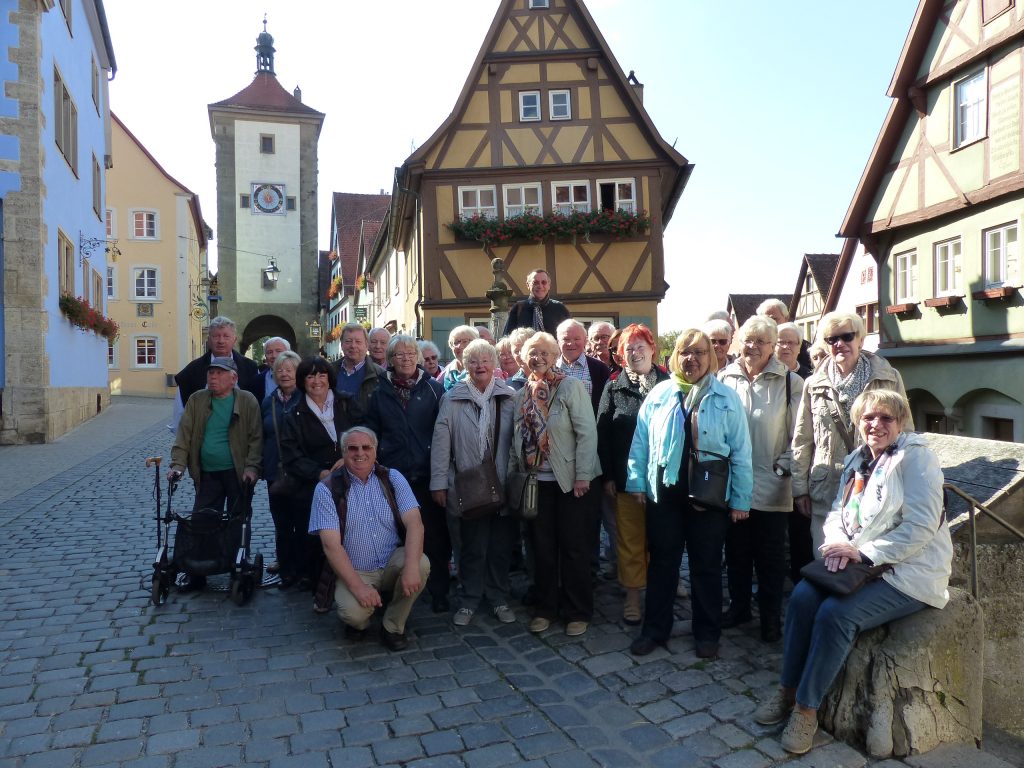Die Reisegruppe um Charly Foncken zur "Romantischen Strasse"