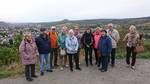 Eine von zwei Wandergruppen oberhalb Ahrweiler auf dem Rotweinwanderweg