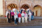 Reisegruppe im Odenwald am Kloster Lorsch