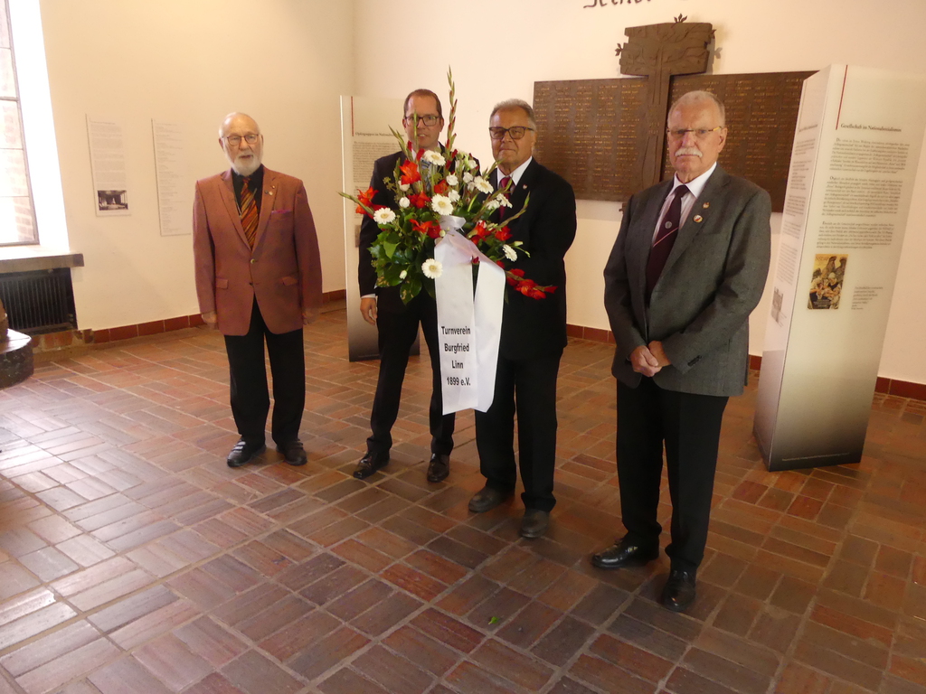 Ehrenhalle v.l. Theo Hoenen, Holger Hütig, Michael Richter und Rolf-Bernd Keusgen