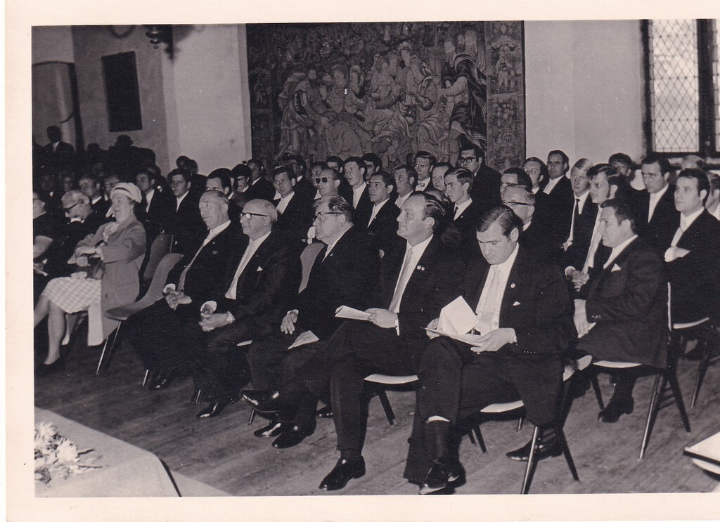 In der vorderen Reihe von rechts: Theo Tilosen (1. Vorsitzender 1970-2011), Heiner Schell (Vorsitzender 1964 -1970), Hermann Liesefeld (Vorsit- zender 1928, Schullehrer aus Linn) und Heinrich Jägers (Ehrenvorsitzender 1928 – 1963)