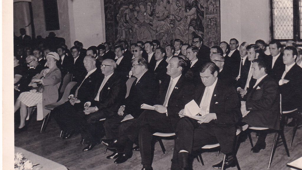 In der vorderen Reihe von rechts: Theo Tilosen (1. Vorsitzender 1970-2011), Heiner Schell (Vorsitzender 1964 -1970), Hermann Liesefeld (Vorsit- zender 1928, Schullehrer aus Linn) und Heinrich Jägers (Ehrenvorsitzender 1928 – 1963)