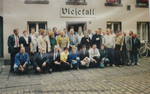 Vor der ehemaligen Gaststätte „Vlejefall“. Von den damaligen Vorstandsmitgliedern haben uns einige im Laufe der Zeit verlassen.  OB Dieter Pützhofen steht ganz links