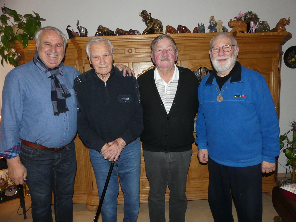 Gratulanten: Charly Foncken, Theo Tilosen, Heinz Pelmter, Theo Hoenen