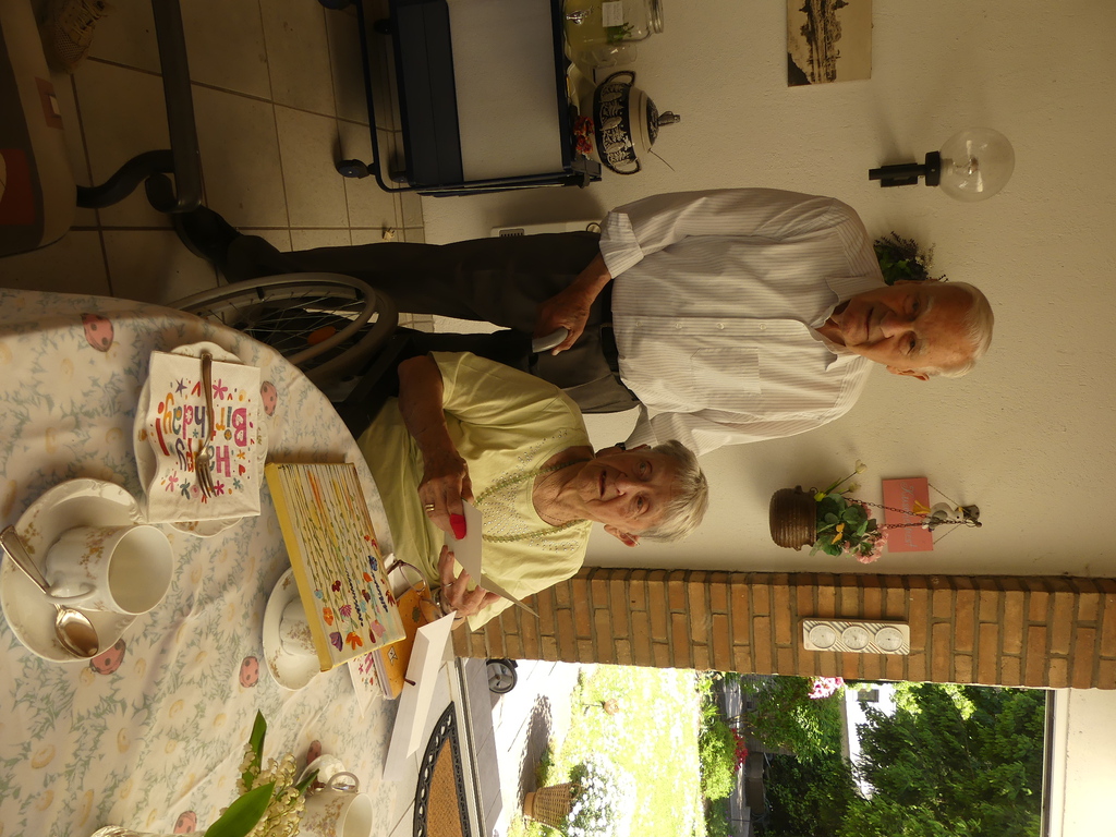 Theo Tilosen gratuliert Elisabeth Kuschel zum 95. Geburtstag