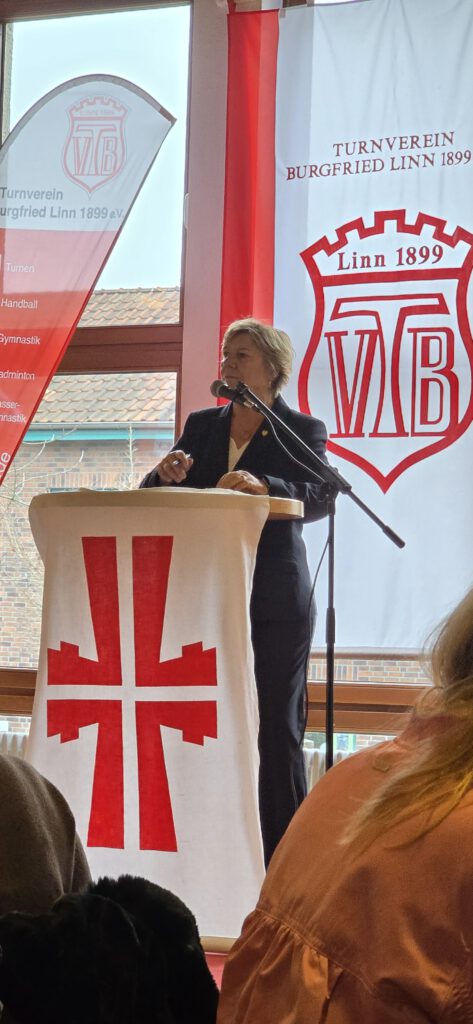 Neujahrsempfang im Pfarrsaal St. Margareta, die 1. Vorsitzende Karin Weichert