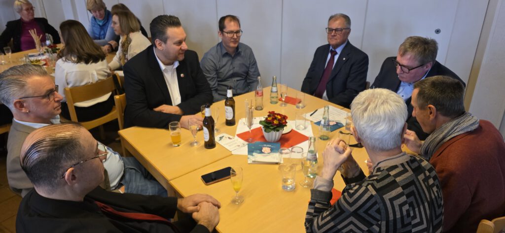 Neujahrsempfang im Pfarrsaal St. Margareta Tischgespräche mit unserem ehemaligen 1.Vorsitzenden Holger Hütig