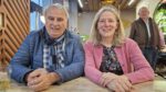 Verdienstnadel für Charly Foncken vom SSB, Charly Foncken und Frau Kerstin Radomski MdB, diskutieren über sportliche Ereignisseisse